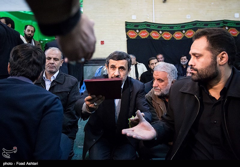 تصاویر/ دکتر احمدی نژاد در مراسم درگذشت مادر شهید بروجردی