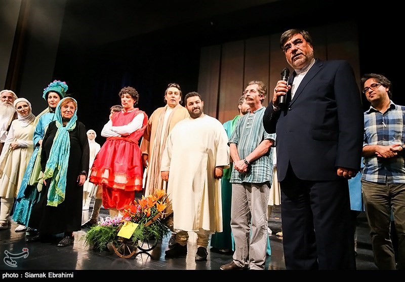 اجرای تئاتر(( باغ دلگشا)) به کارگردانی پری صابری و با حضور وزیر فرهنگ و ارشاد اسلامی