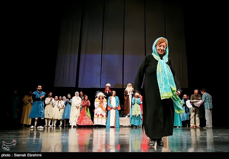 اجرای تئاتر(( باغ دلگشا)) به کارگردانی پری صابری