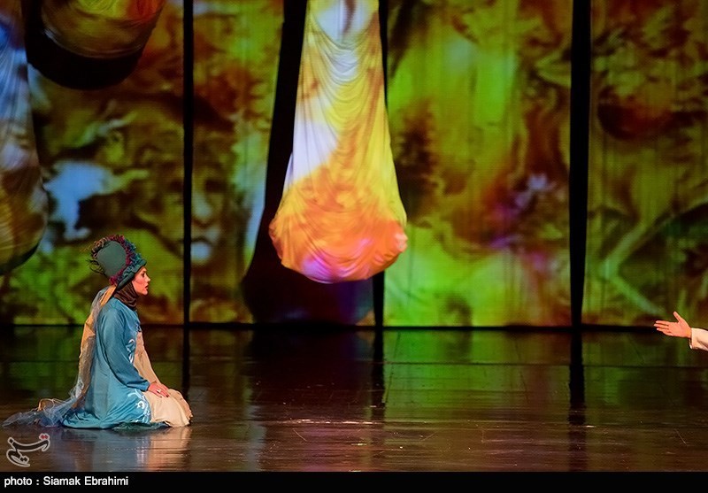 اجرای تئاتر(( باغ دلگشا)) به کارگردانی پری صابری