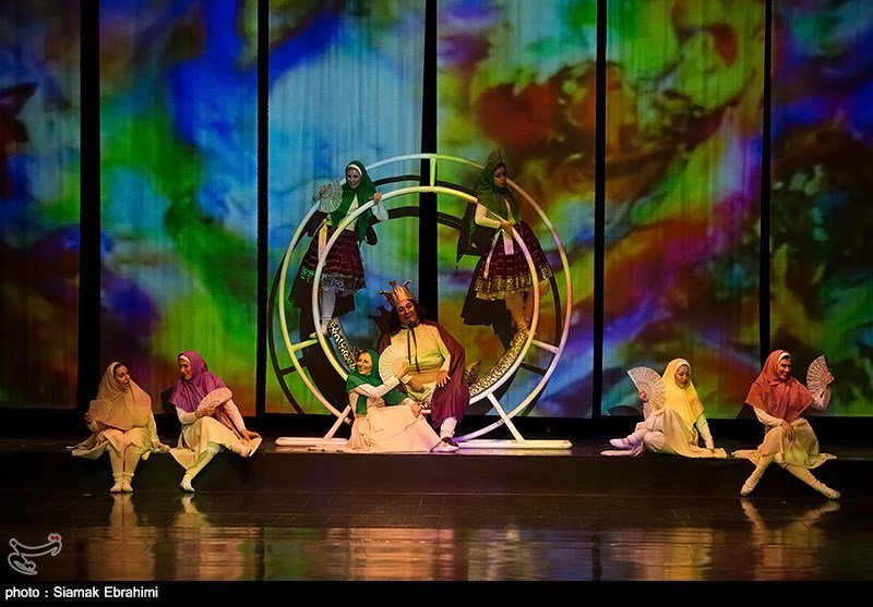 اجرای تئاتر(( باغ دلگشا)) به کارگردانی پری صابری