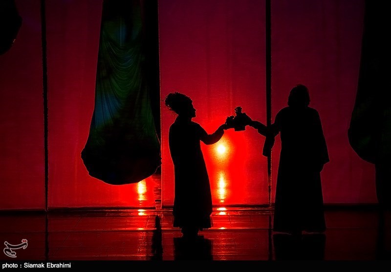 اجرای تئاتر(( باغ دلگشا)) به کارگردانی پری صابری