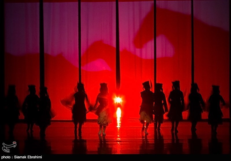 اجرای تئاتر(( باغ دلگشا)) به کارگردانی پری صابری