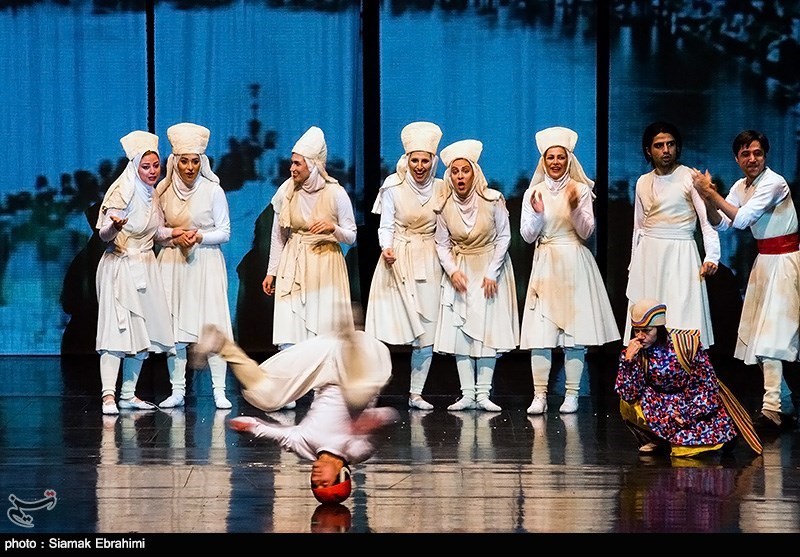 اجرای تئاتر(( باغ دلگشا)) به کارگردانی پری صابری