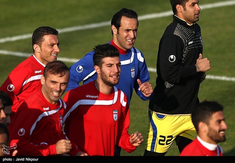 139308181729279214043174 تمرین تیم ملی فوتبال / علی کریمی با لباس آبی (تصاویر)