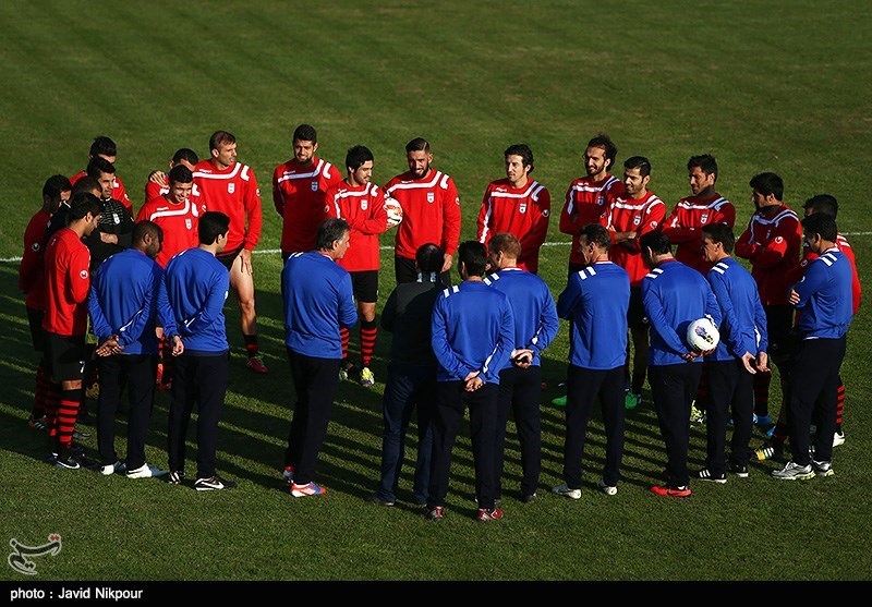 139308181729286234043174 تمرین تیم ملی فوتبال / علی کریمی با لباس آبی (تصاویر)