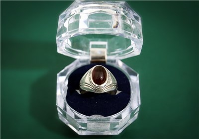 استاندار آذربایجان شرقی از رهبری انگشتری گرفت +عکس