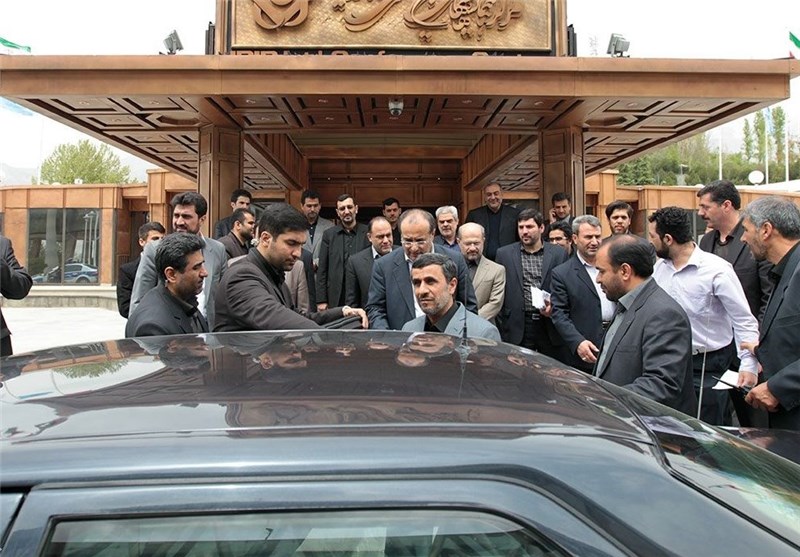 احمدی‌نژاد وارد فازهای 15 و 16 پارس جنوبی شد