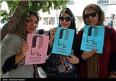 رویا تیموریان، فاطمه گودرزی و ستاره اسکندری در تجمع سینماگران مقابل خانه سینما 
