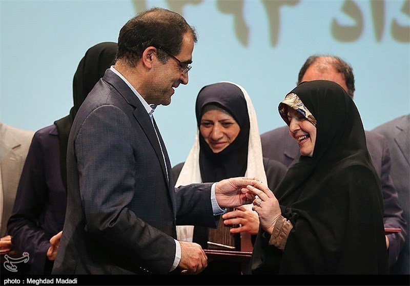 وزیر بهداشت: مکمل‌های رایگان در اختیار مادران باردار قرار می‌گیرد