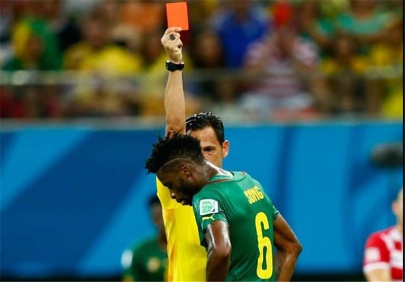 فیفا هافبک کامرون را 3 جلسه محروم کرد