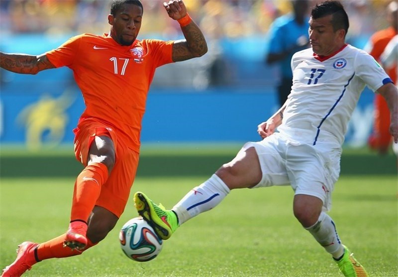 تساوی یک نیمه‌ای هلند و شیلی در جدال صعود کرده‌ها