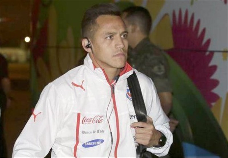 سانچس برای مذاکره با آرسنال راهی لندن شد