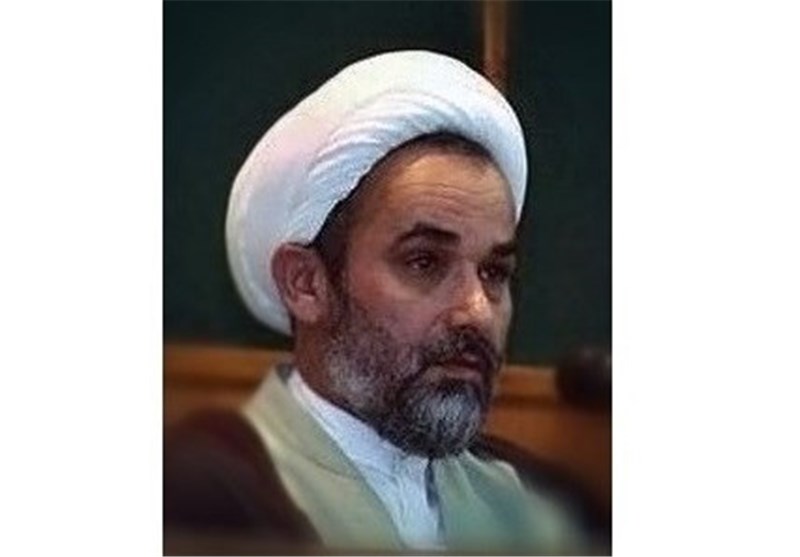 کتاب احکام اسلامی بر مبنای نظرات  مراجع به رشته تحریر درآمده است‌