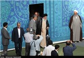 مقام معظم رهبری هنگام ورود به محل اقامه نماز عید سعید فطر