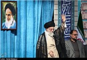 مقام معظم رهبری هنگام ورود به محل ایراد خطبه های نماز عید سعید فطر-مصلی تهران