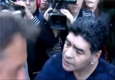 مارادونا به یک خبرنگار سیلی زد 1