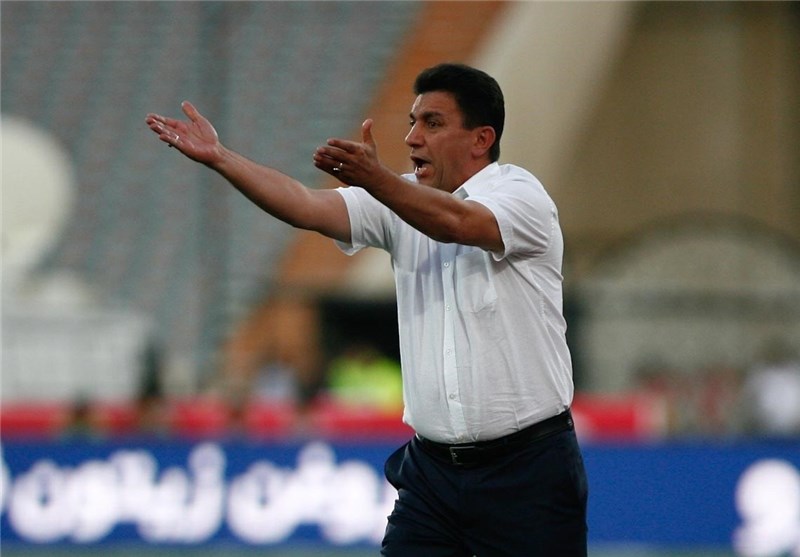 اخراج یکی از نیمکت‌نشینان نفت و اعتراض قلعه‌نویی به داور