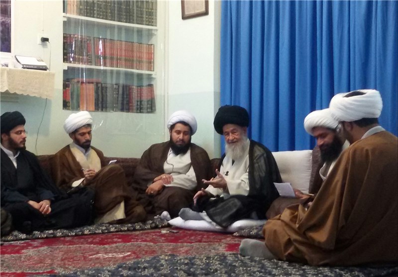 طلاب در مناطق حاشیه‌ای کشور خطر جریانات تکفیری را تببین کنند