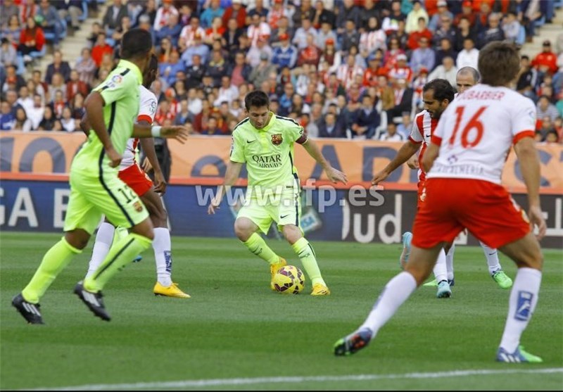 بارسلونا با غلبه بر آلمریا موقتاً صدرنشین شد