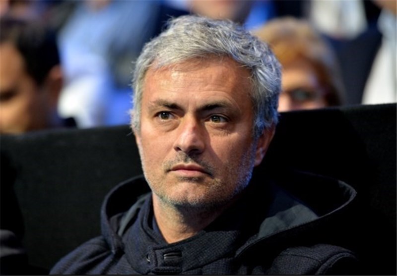 مورینیو: خبر پیوستن مسی به چلسی کذب محض است