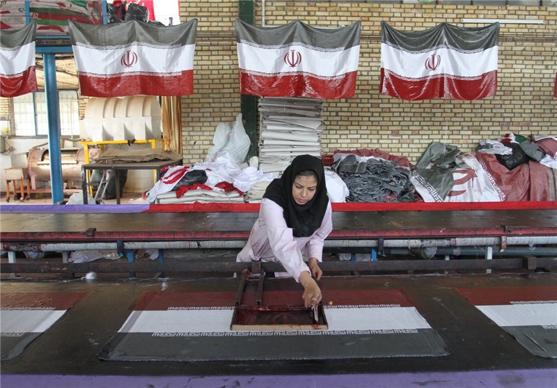 نخستین پروانه استاندارد پرچم جمهوری اسلامی در خمین صادر شد