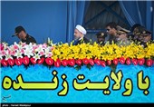 حجت‌الاسلام حسن روحانی رئیس جمهور هنگام ورود به مراسم رژه روز ارتش