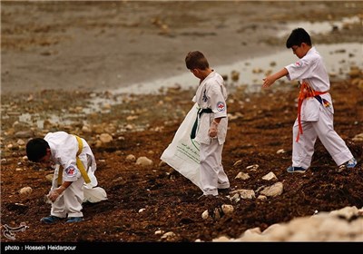 پاک سازی ساحل بوشهر به مناسبت روز هوای پاک