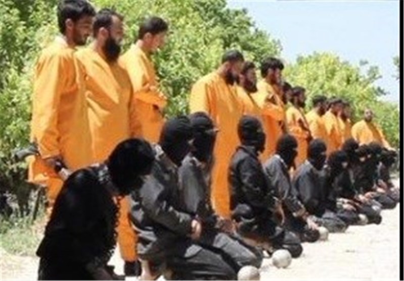 فیلم/ اعدام 25 سرباز سوری به دست داعش