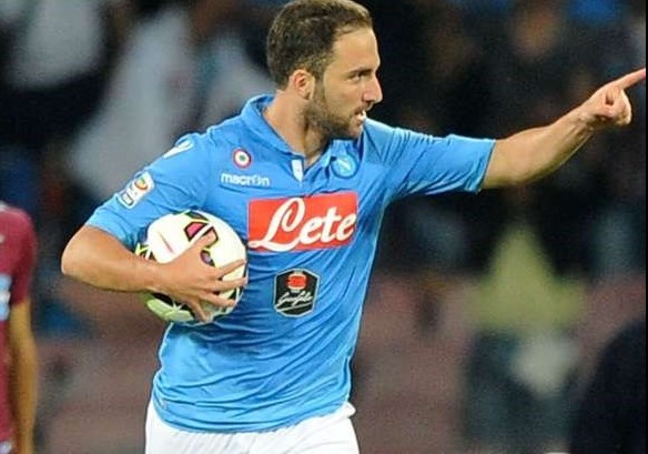 ناپولی ایگواین را می‌فروشد و 8 بازیکن می‌خرد