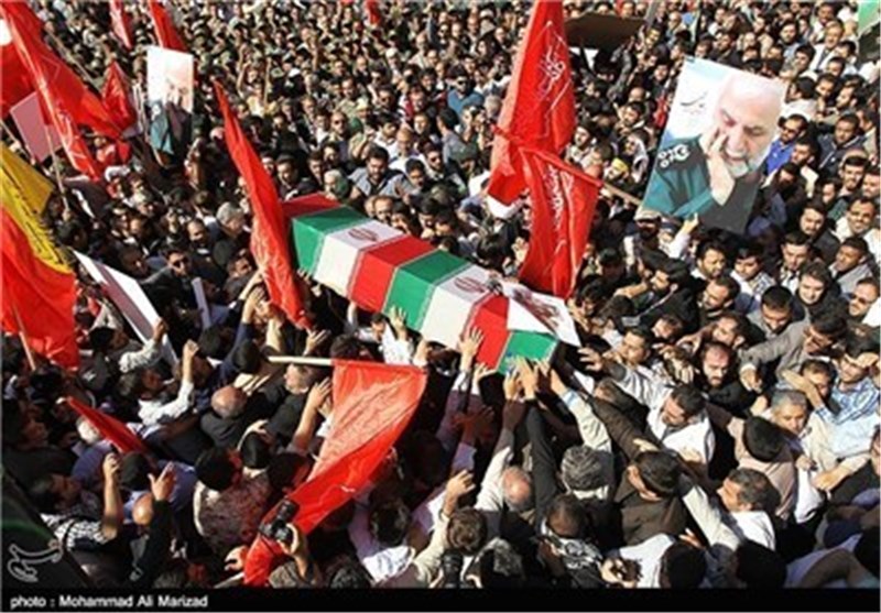 پیکر مطهر سردار شهید حسین همدانی وارد فرودگاه همدان شد