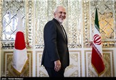محمدجواد ظریف وزیر امور خارجه ایران قبل از دیدار با وزیر امور خارجه ژاپن