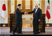 محمدجواد ظریف و فومیو کیشیدا وزرای امور خارجه ایران و ژاپن در پایان کنفرانس خبری مشترک