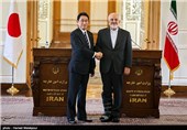 محمدجواد ظریف و فومیو کیشیدا وزرای امور خارجه ایران و ژاپن در پایان کنفرانس خبری مشترک