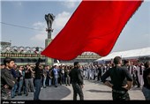 مراسم عزاداری روز عاشورا در میدان امام حسین (ع)