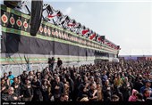 مراسم عزاداری روز عاشورا در میدان امام حسین (ع)