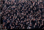 مراسم عزاداری روز عاشورا در میدان امام حسین (ع)