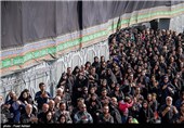مراسم عزاداری روز عاشورا در میدان امام حسین (ع)