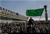 مراسم عزاداری روز عاشورا در میدان امام حسین (ع)