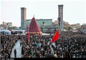 مراسم عزاداری روز عاشورا در میدان امام حسین (ع)