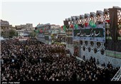 مراسم عزاداری روز عاشورا در میدان امام حسین (ع)