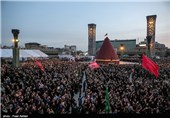 مراسم عزاداری روز عاشورا در میدان امام حسین (ع)