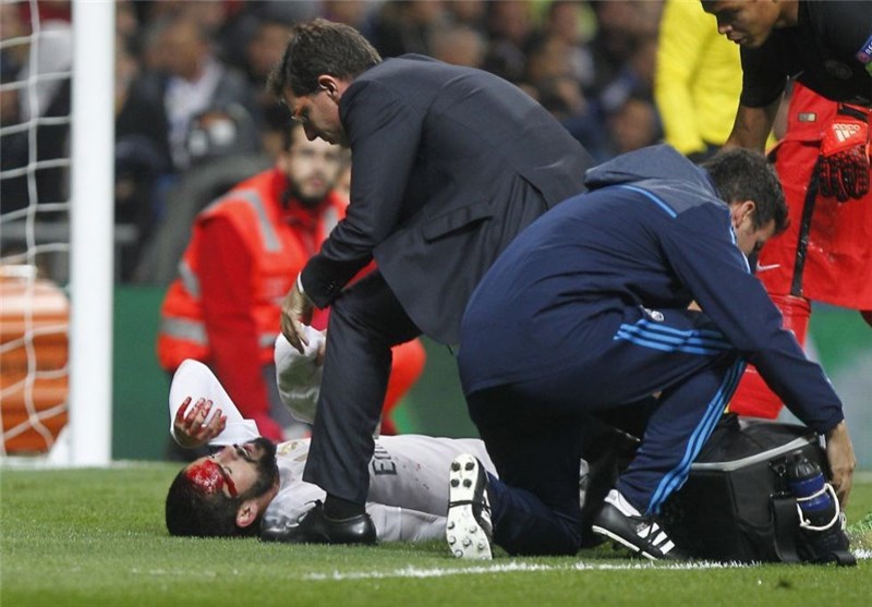 ایسکو چهار بار پیراهن عوض کرد و سرش 9 بخیه خورد!