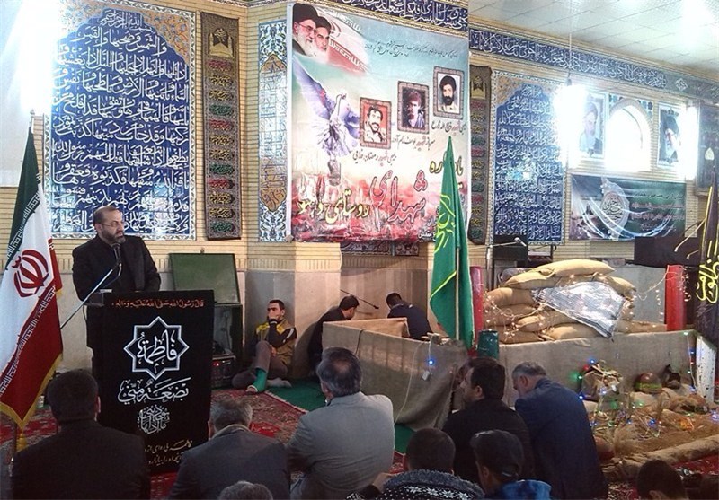 شرکت 10 هزار نفری مردم شیراز در مراسم بدرقه پیکر مطهر شهدا در شاهچراغ(ع)