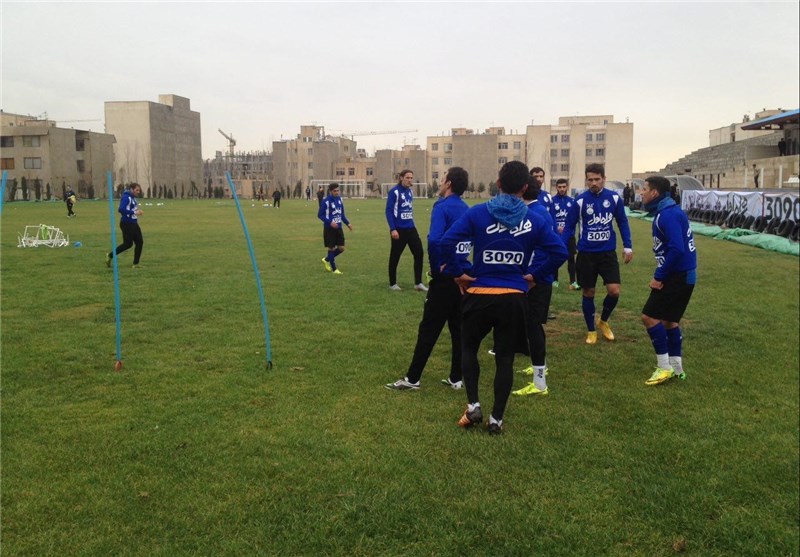 درخواست جالب کودک خردسال از رحمتی و سؤال بازیکنان از یکدیگر+ عکس