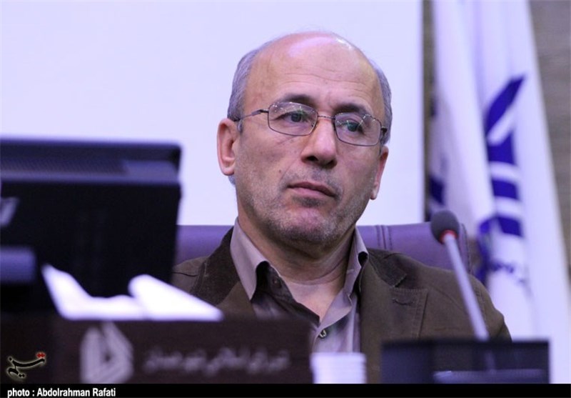 شهرداری در ساماندهی دستفروشان همدان با قدرت اجرایی بیشتری وارد شود