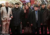 فرش قرمز فیلم "سینما نیمکت" در هفتمین روز سی و چهارمین جشنواره فیلم فجر - برج میلاد