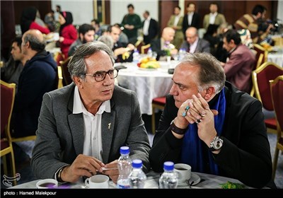 علی معلم و مجید مظفری در مراسم تجلیل از نامزدهای سی‌وچهارمین جشنواره فیلم فجر