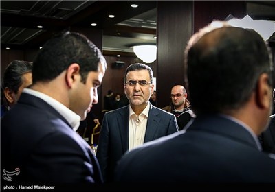 حجت‌الله ایوبی رئیس سازمان سینمایی در مراسم تجلیل از نامزدهای سی‌وچهارمین جشنواره فیلم فجر