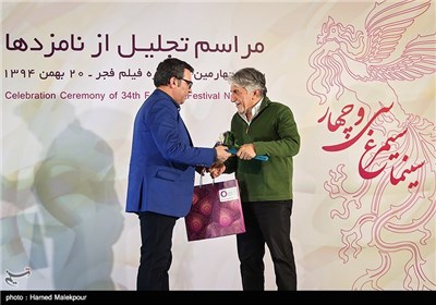 تقدیر از رضا کیانیان بازیگر فیلم "کفش‌هایم کو؟" نامزد دریافت سیمرغ بلورین بهترین بازیگر نقش اول مرد سی‌وچهارمین جشنواره فیلم فجر